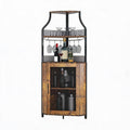 Marron chaleureux, cave a vin en bois style industriel