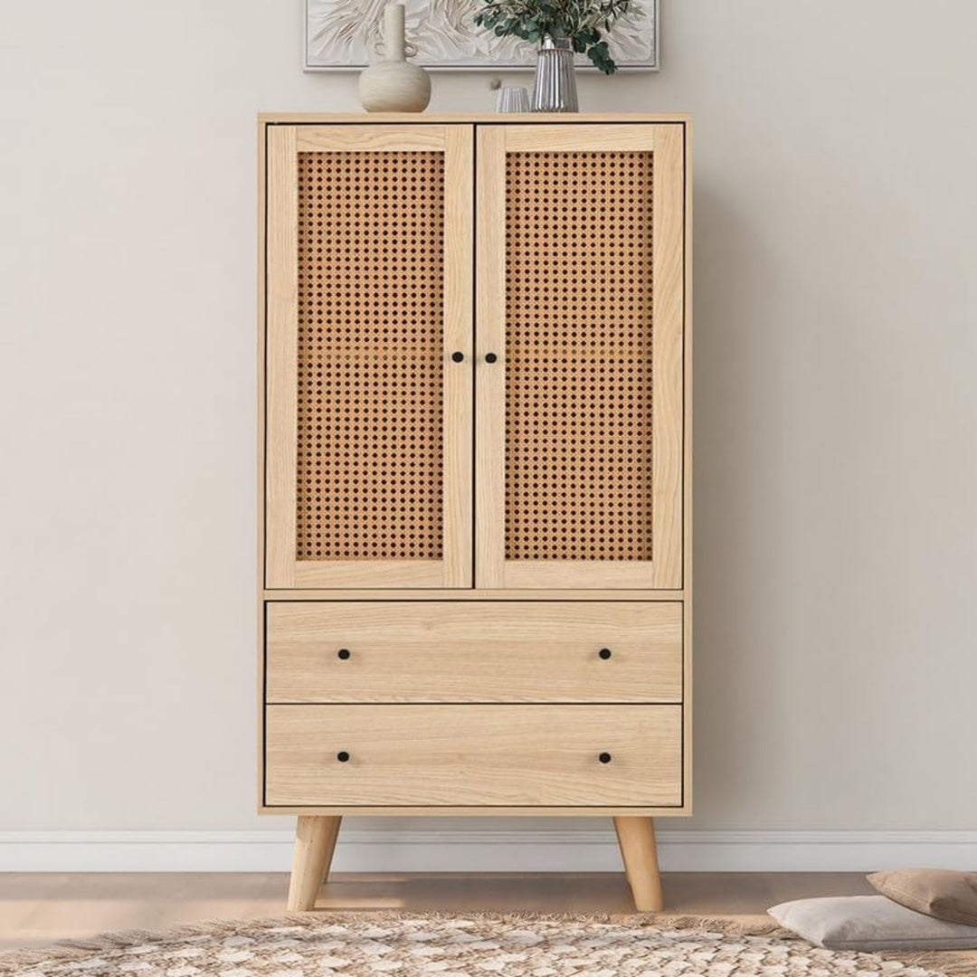 Buffet de style moderne avec des portes en rotin tresse